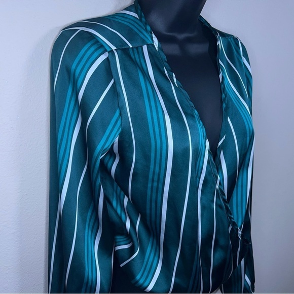 XS RUE21 GREEN STRIPED SATIN BLOUSE LONG SLEEVE GLAM SOFT - Picture 5 of 11